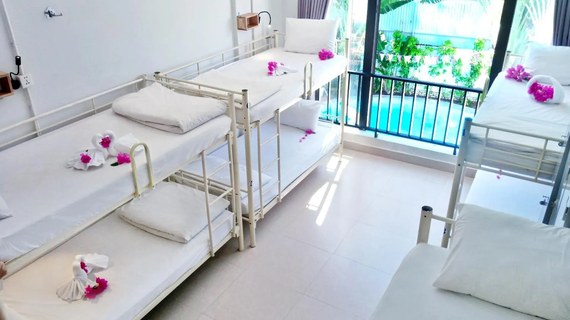 Bed Station Hostel & Pool Bar Hoi An 
