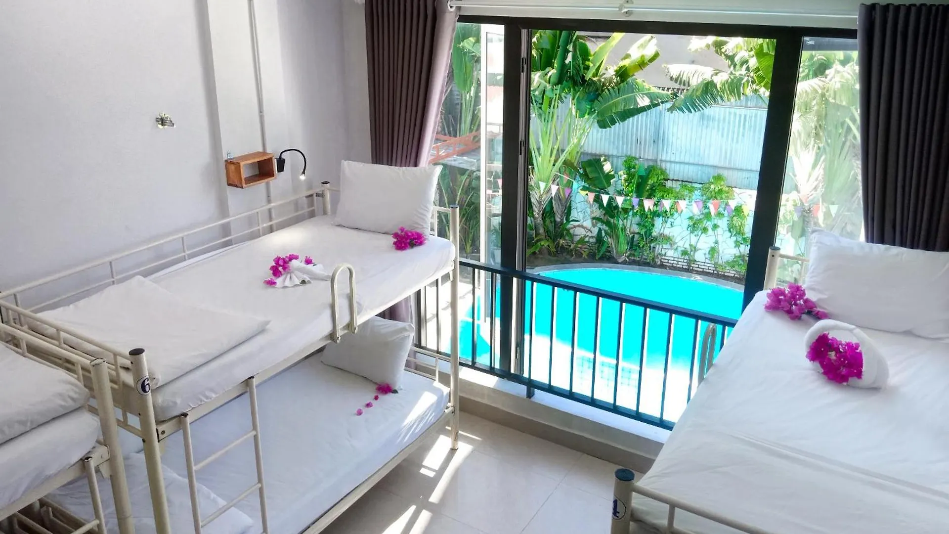 Bed Station Hostel & Pool Bar Hoi An 