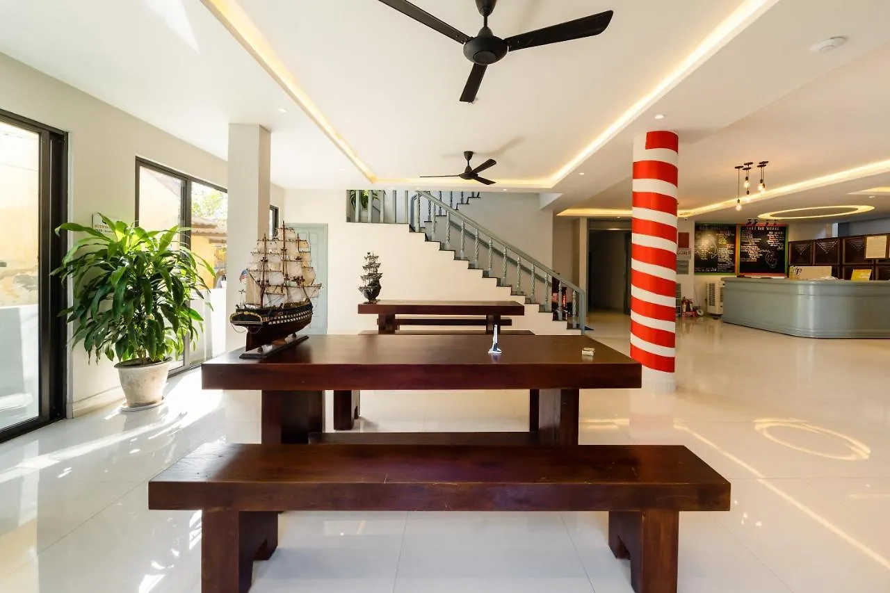 Bed Station Hostel & Pool Bar Hoi An 