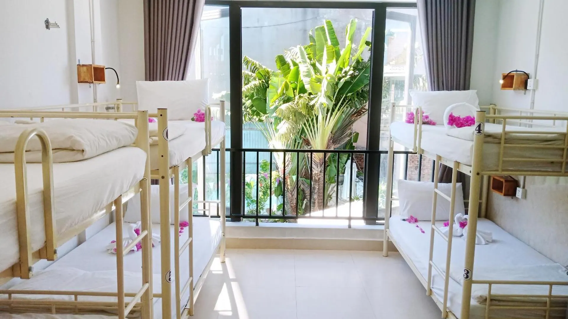 Bed Station Hostel & Pool Bar Hoi An 