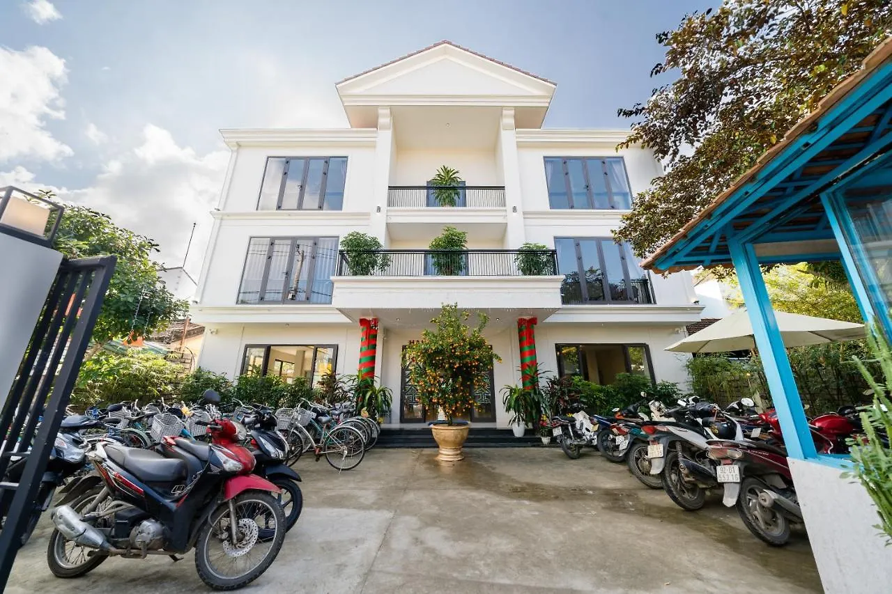 Bed Station Hostel & Pool Bar Hoi An 